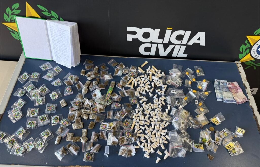 Operação KIRA: Polícia Prende Traficante Reincidente e Apreende Menor no Morro da Fortaleza