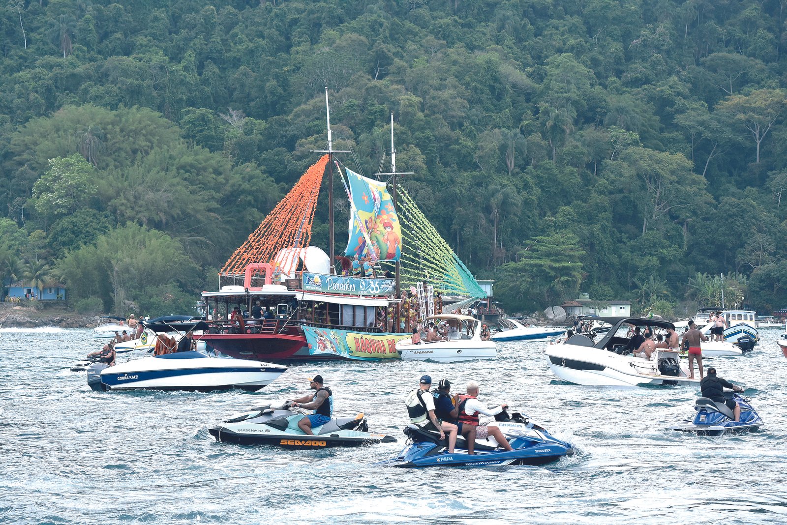 Procissão Marítima abre 2026 com tradição, festa e criatividade
