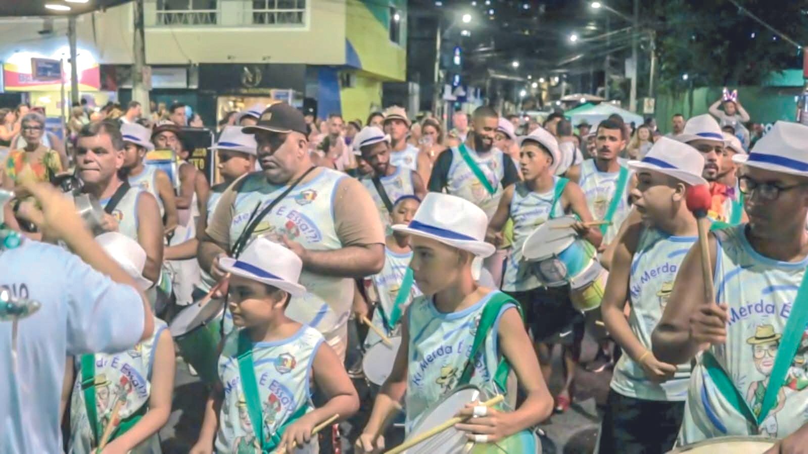 Bloco bloco Ki Merda é Essa? faz primeiro ensaio de bateria