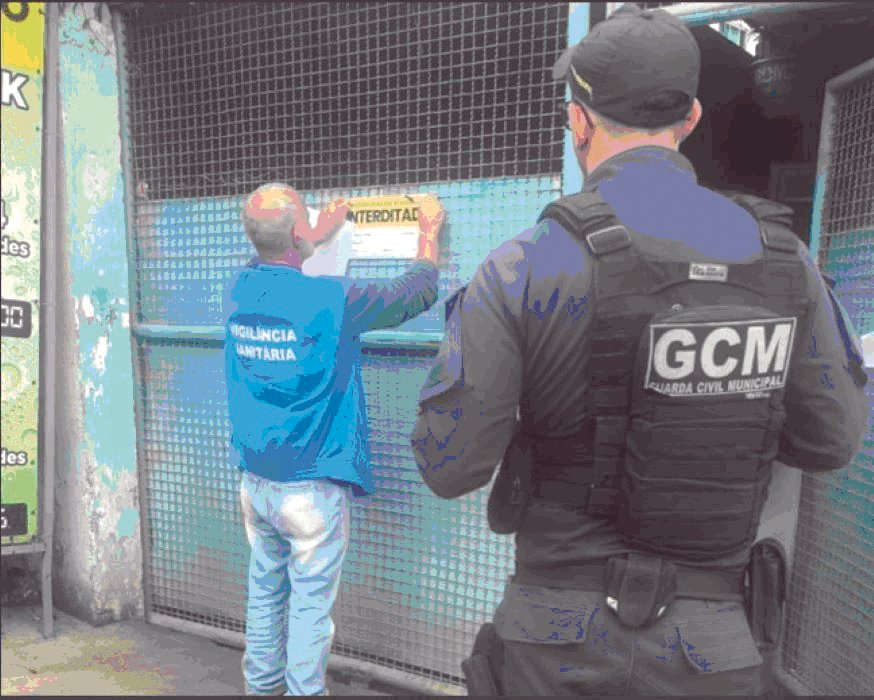 Vigilância Sanitária interdita fábrica de gelo clandestina