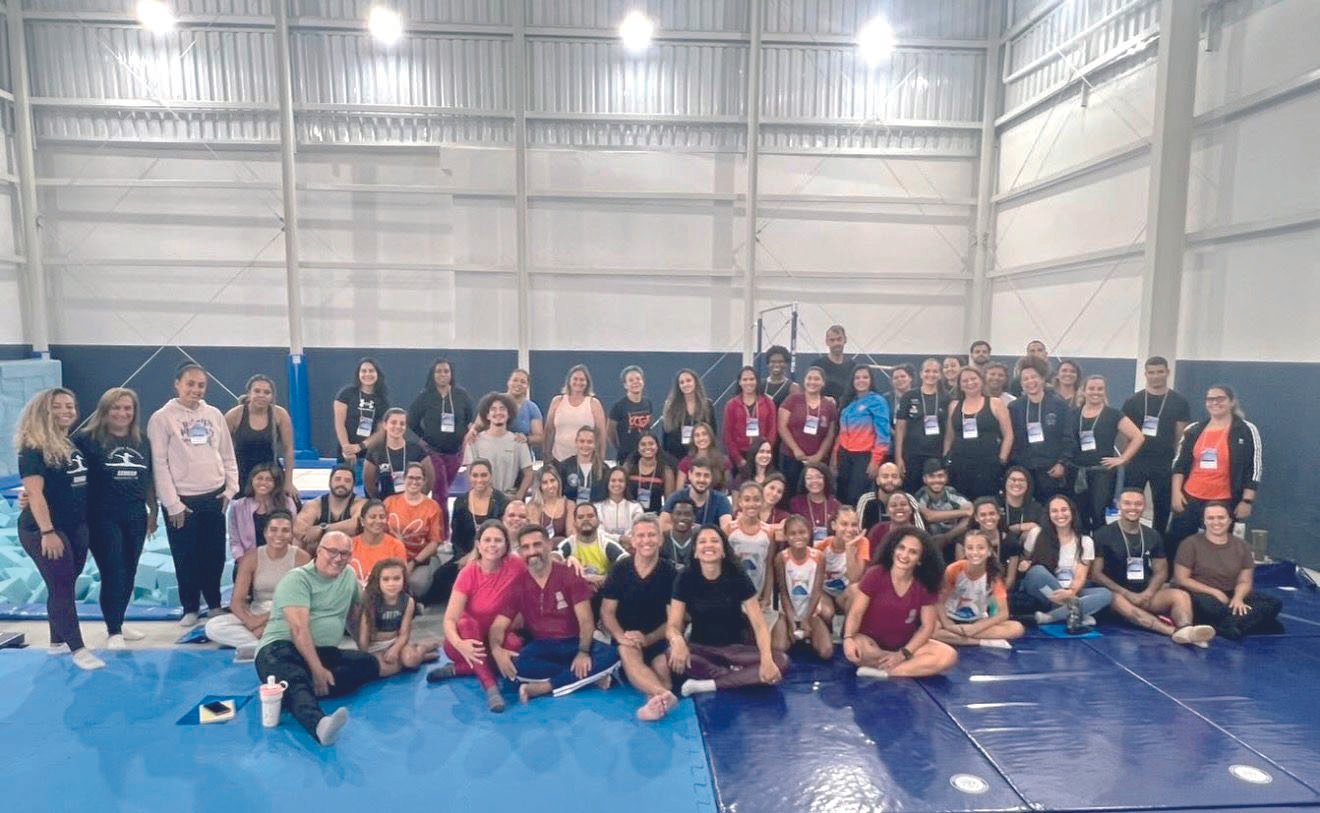 Profissionais de educação física de Angra aprimoram conhecimentos na Ginástica Artística