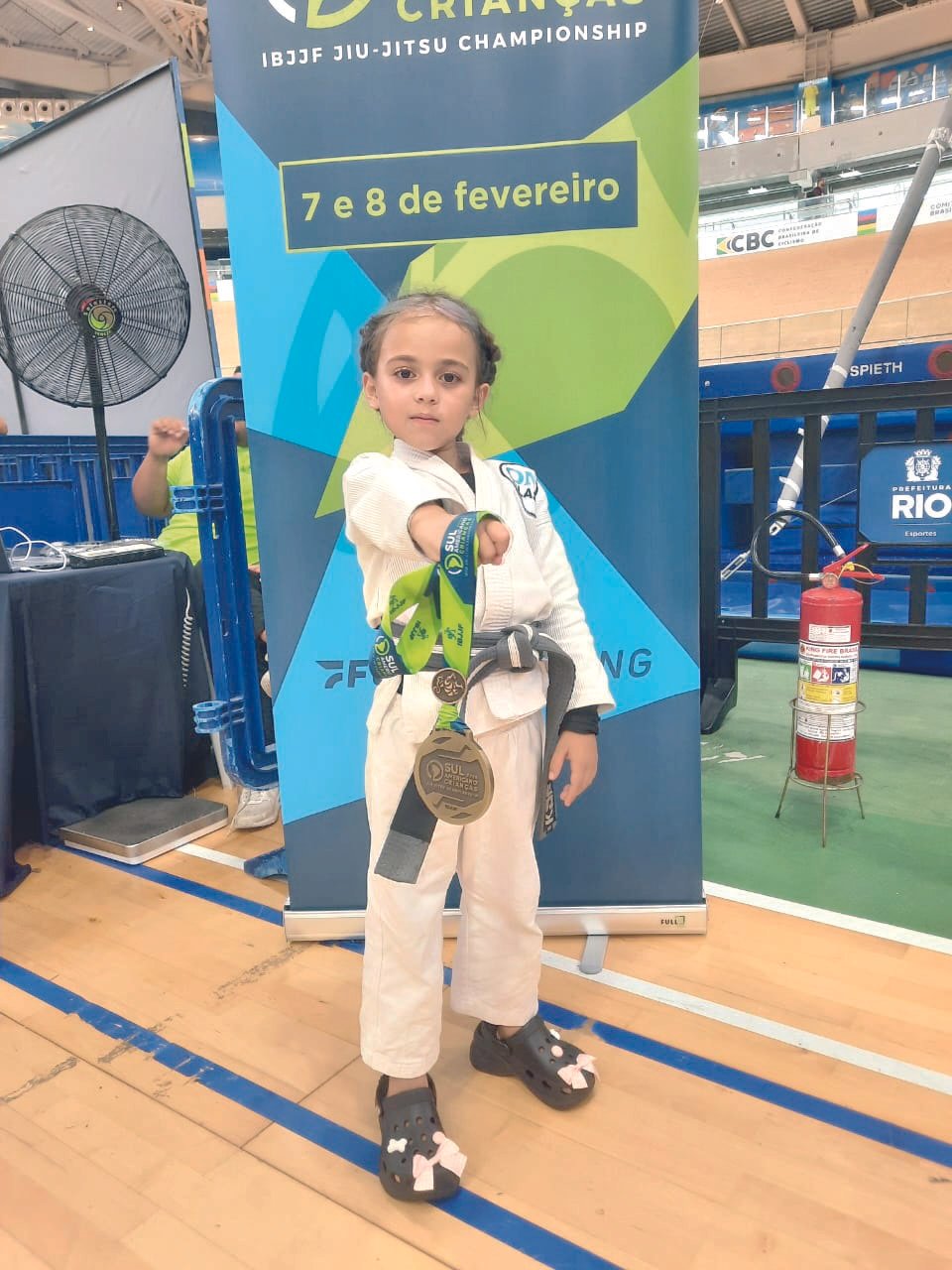 Atleta angrense Anahi Costa conquista pódio no Sul-Americano Kids 2026