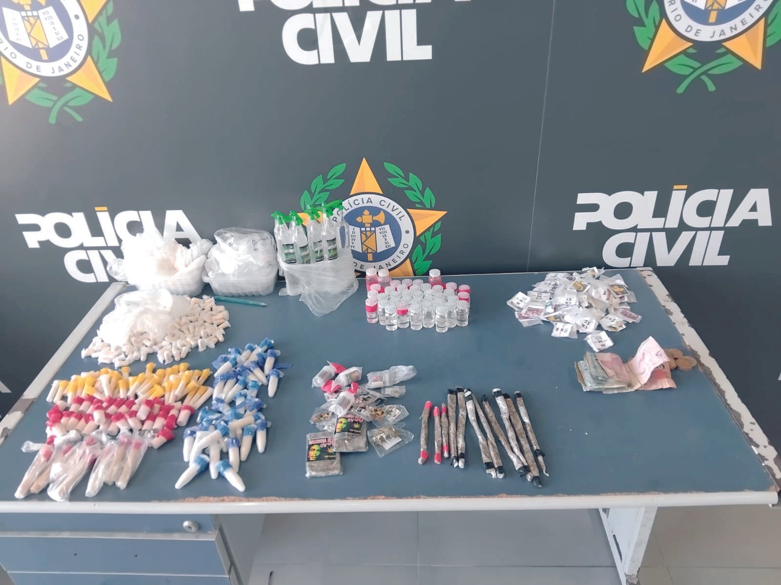 Civil fecha boca de fumo e prende vapor no Promorar