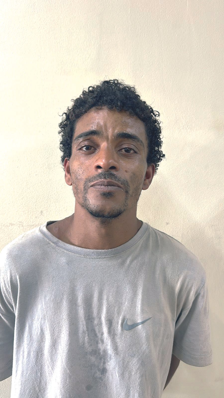 Polícia Civil fecha boca de fumo no meio da mata e prende um traficante na Sapinhatuba 1