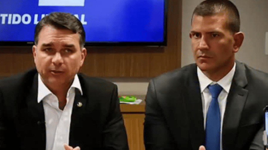 Flávio Bolsonaro impulsiona pré-candidatura de Douglas Ruas ao governo do RJ em meio a crise sucessória