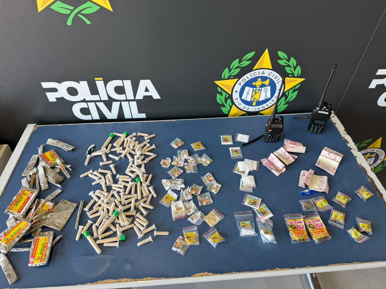 Jovem é preso e menor de 15 anos é apreendido durante a Operação Sentinela da 166ª DP