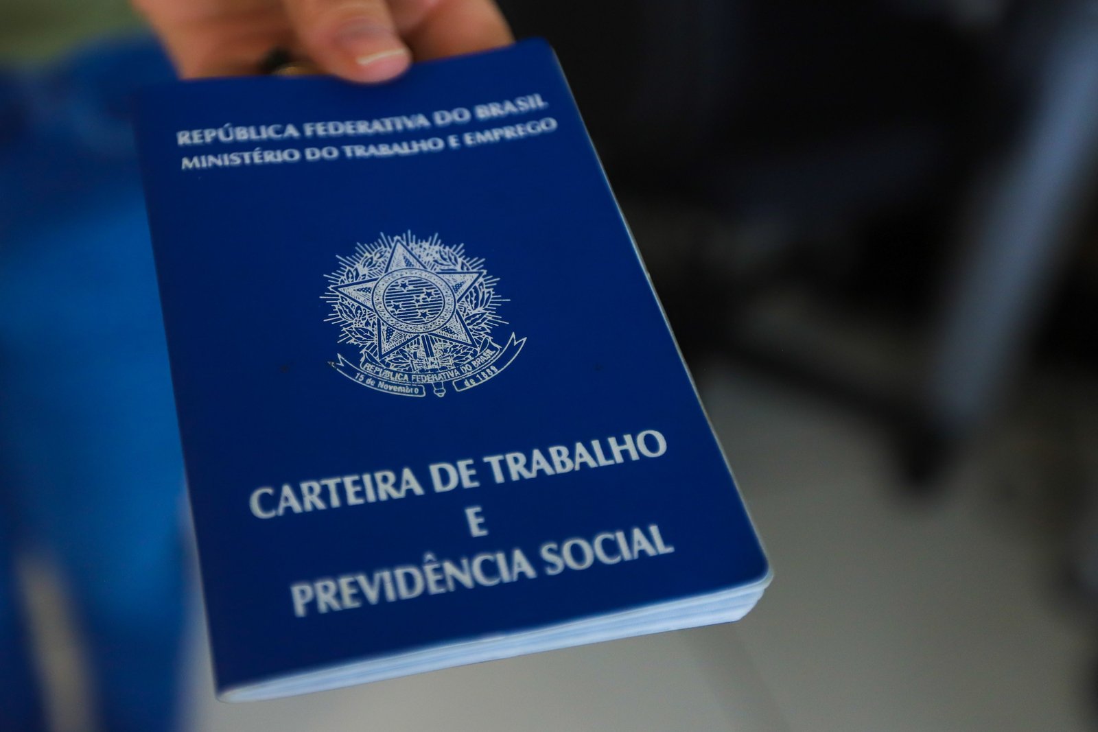 Mercado de trabalho aquecido: mais de 30 vagas de emprego e estágio na região da Costa Verde
