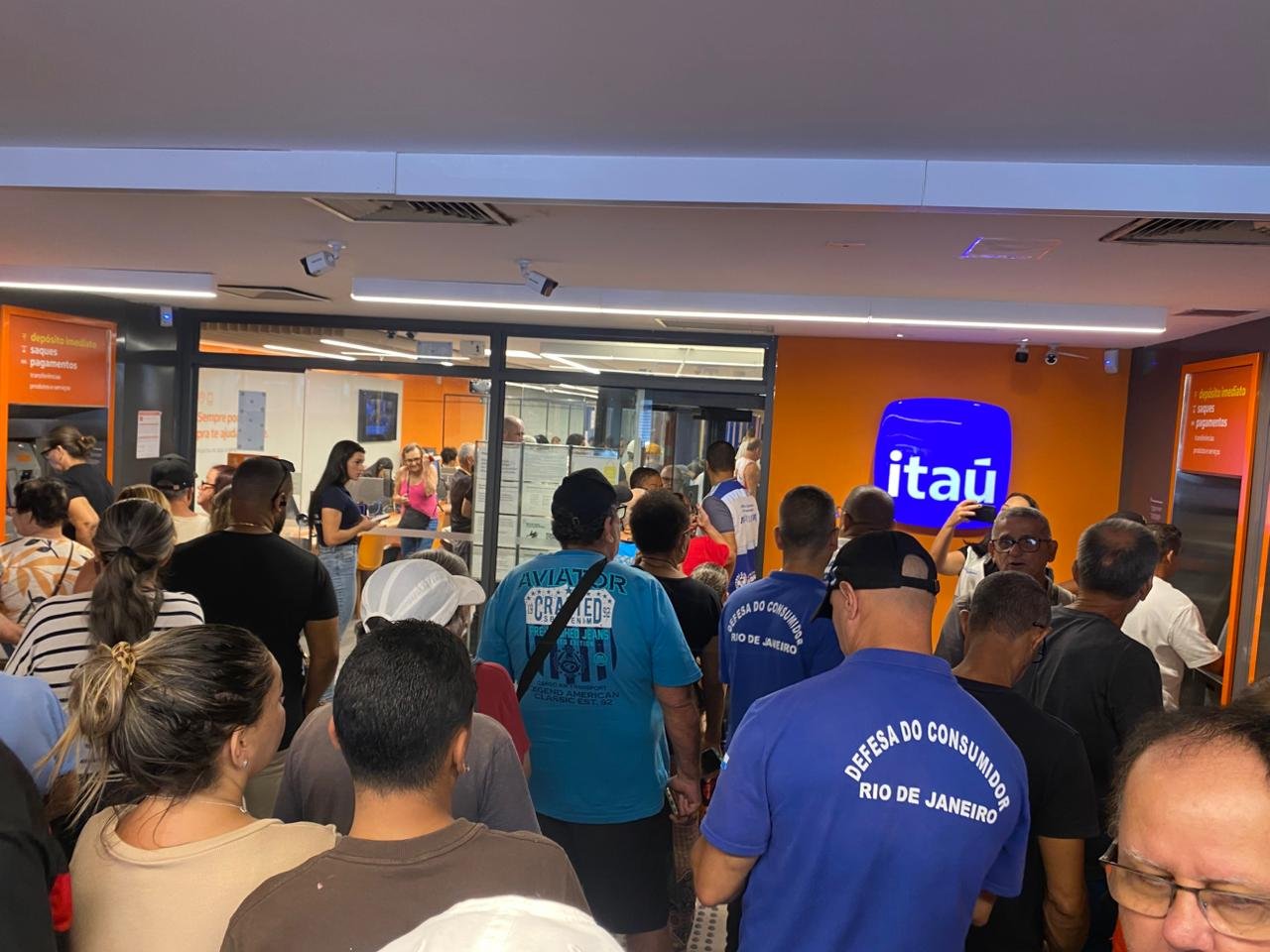 Agências bancárias em Angra são autuados por demora no atendimento e serviço inoperante