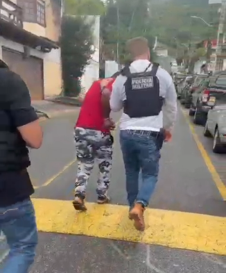 P2 prende foragido da Justiça  dentro de um ônibus intermunicipal