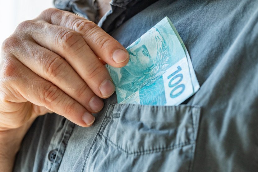 Governo do Rio antecipa 13º salário para 29 de maio e injeta R$ 1,6 bilhão na economia