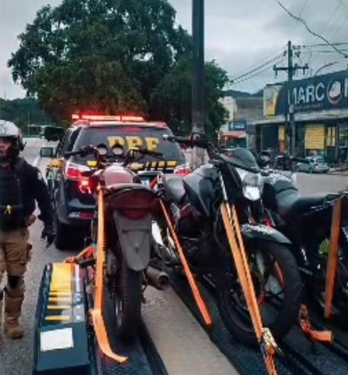 Operação  "Duas Rodas" da PRF em Angra fiscaliza mais de 200 veículos
