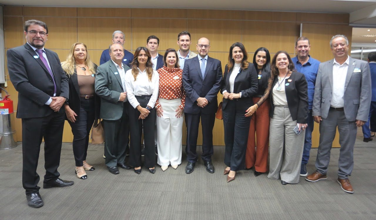Governador em exercício se reúne com prefeitos para ouvir demandas dos municípios fluminenses