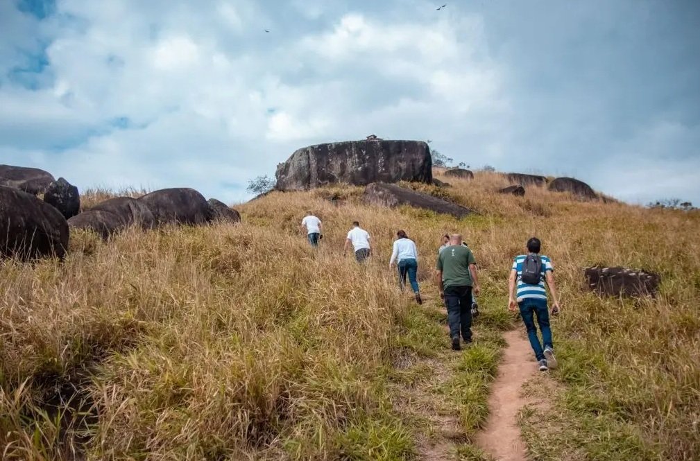 Mangaratiba fortalece ecoturismo com capacitação de guias e revitalização do Parque Pedra do Urubu