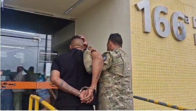Policiais da 166ª DP prendem “FB” um dos líderes do CV angrense