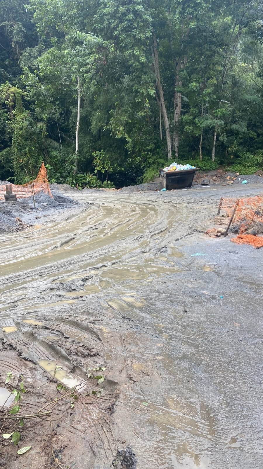 Moradores denunciam condições precárias no ponto final do Areal