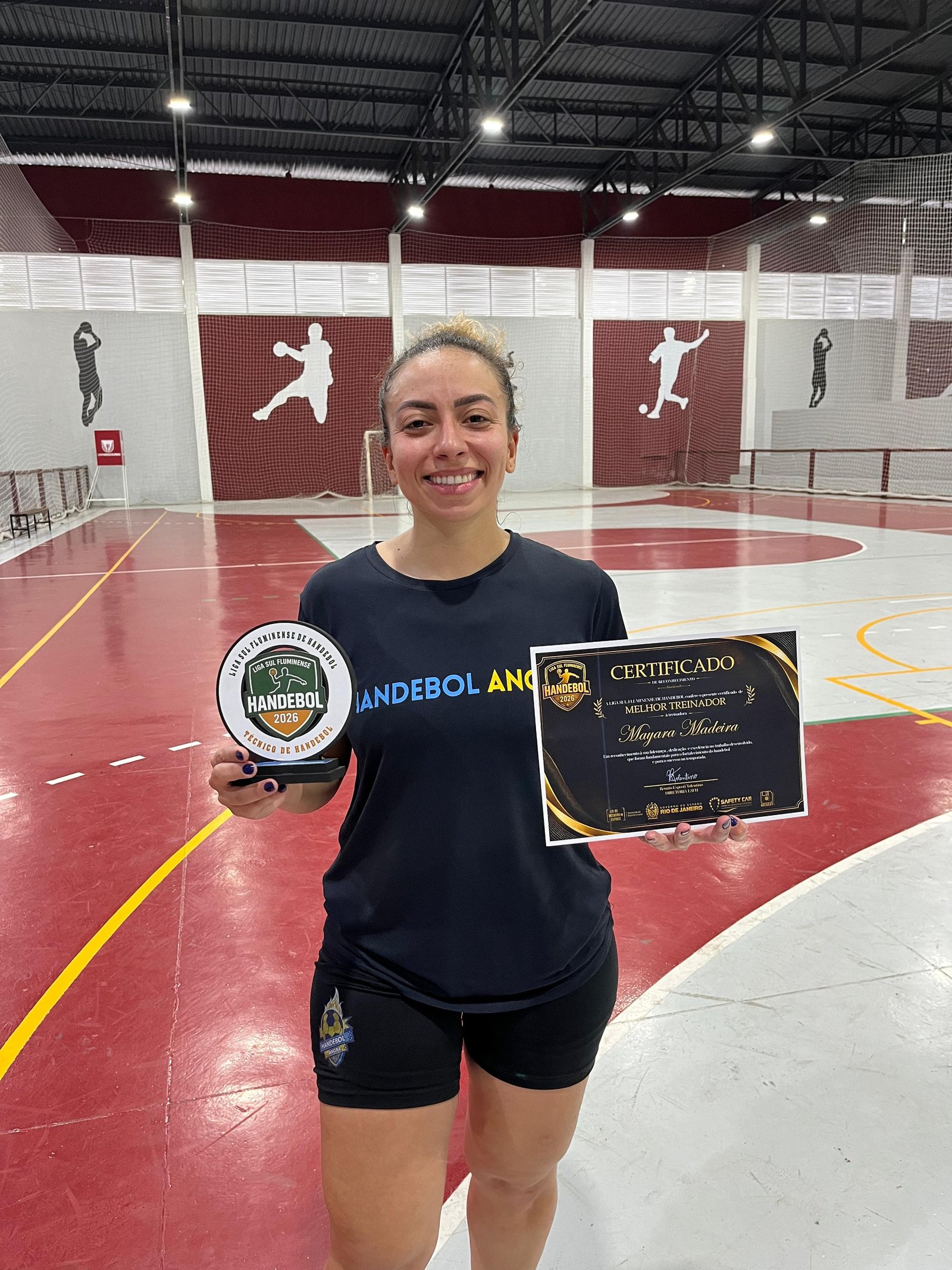 Mayara Madeira é a melhor treinadora da Liga Sul Fluminense de Handebol