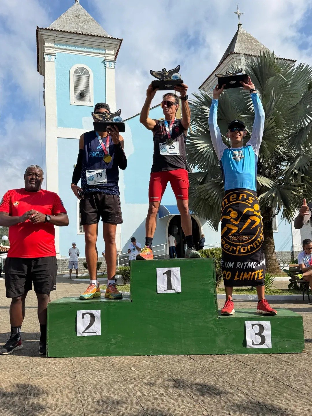 Atletas de Angra sobem ao pódio  na Corrida da Paz