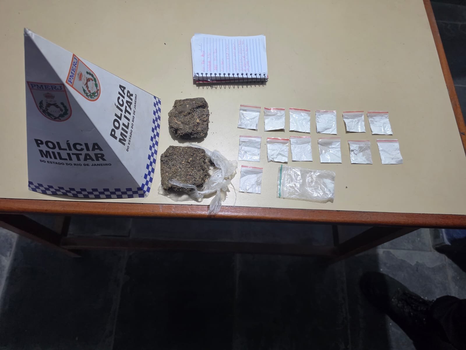PM prende  dois por tráfico de drogas na Vila do Abraão