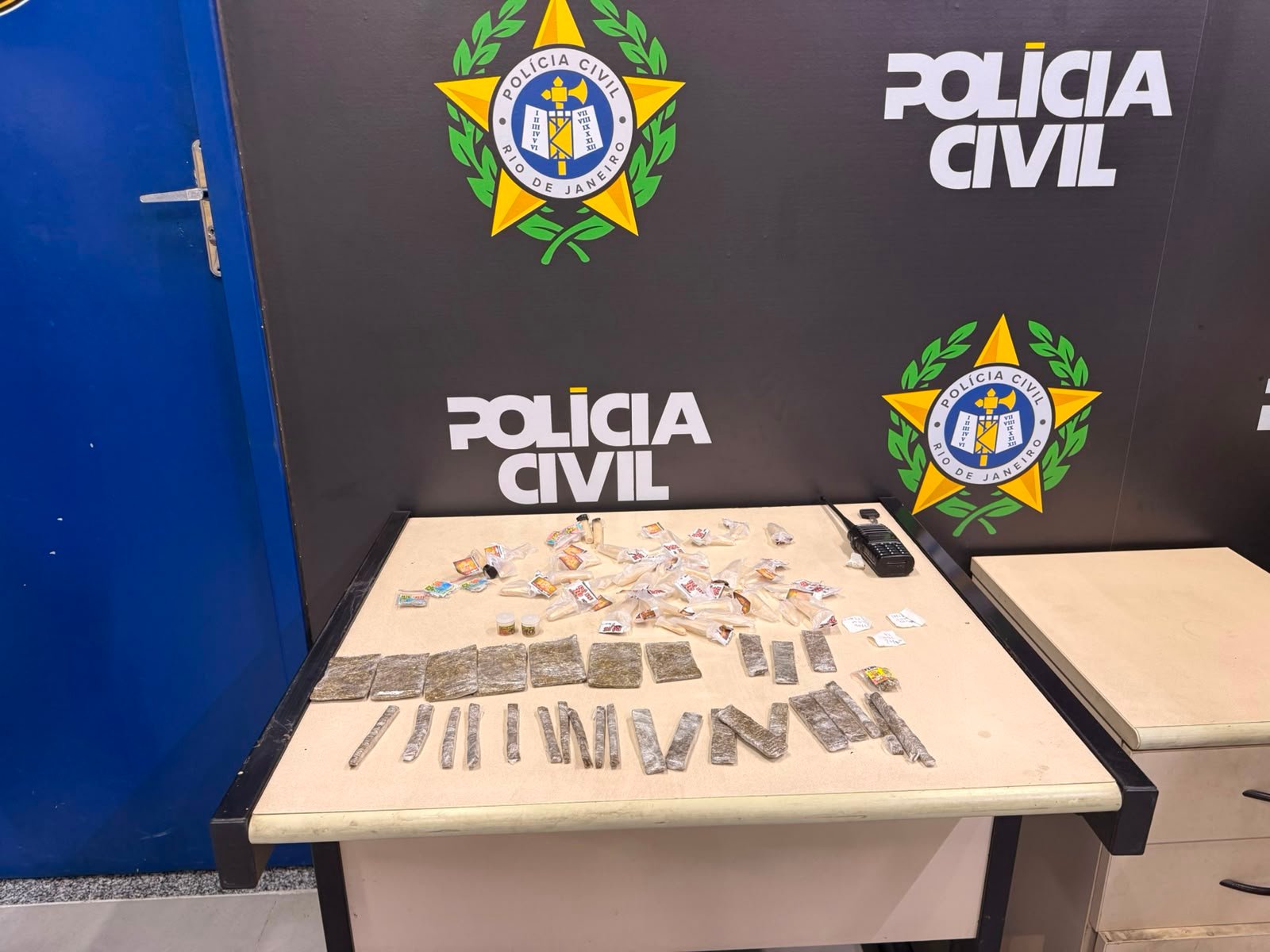 Civil apreende dois rapazes de 16 anos atuando no tráfico nas Casinhas do Bracuí