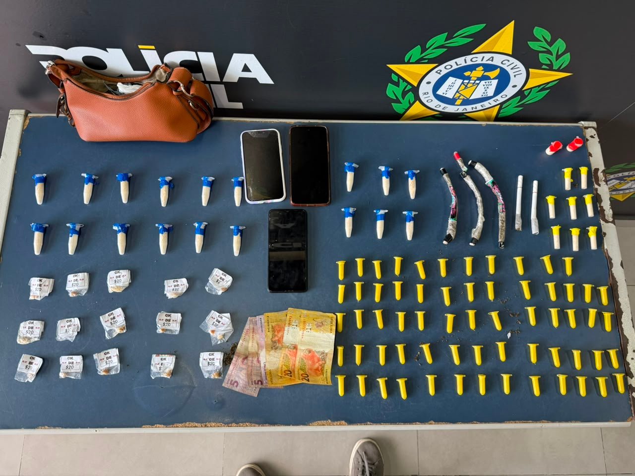 166ª DP desmantela ponto de tráfico em frente à escola municipal