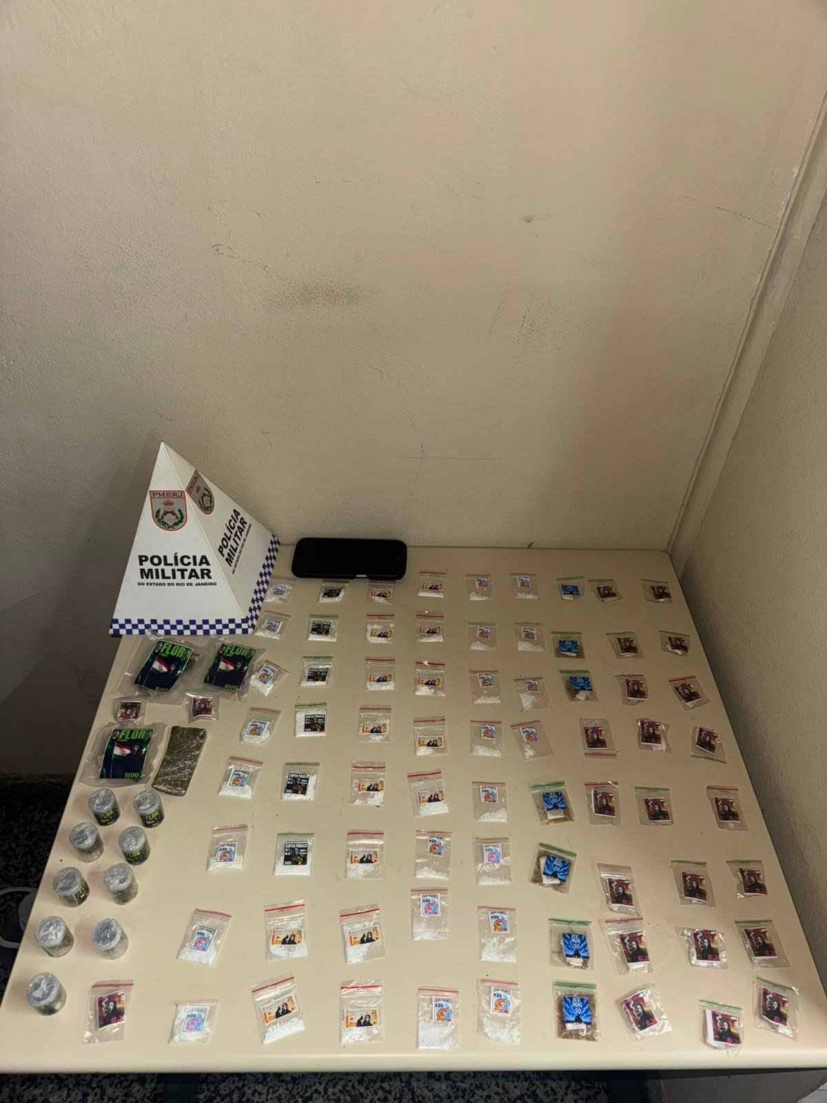 Jovem é preso em Paraty por suspeita de tráfico de drogas