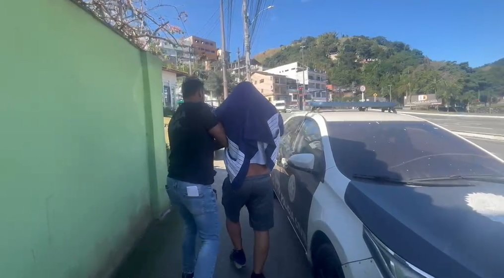 Policiais da 166ª  DP prendem  em Angra foragido por homicídio em Minas Gerais