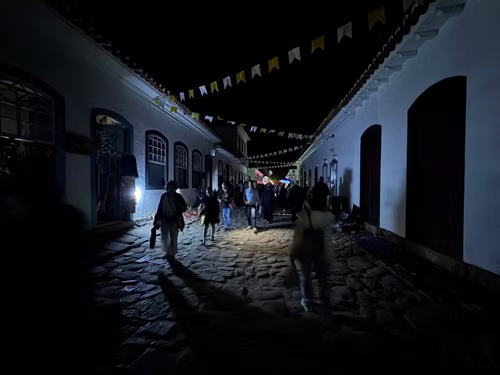 Apagão atinge Paraty na 2ª noite da Flip