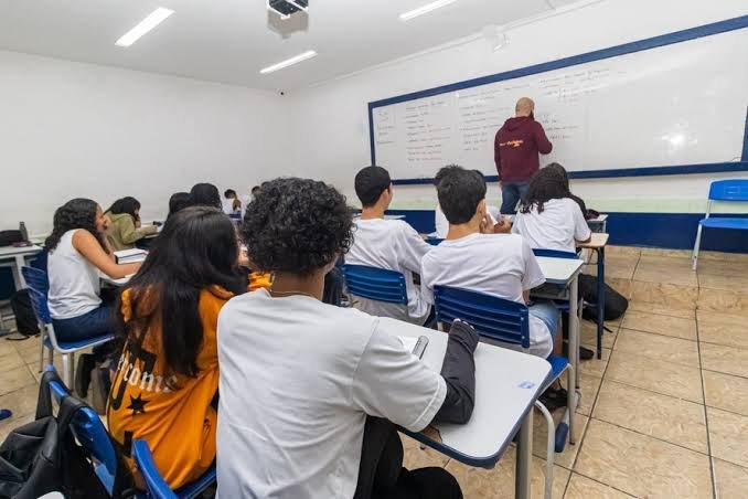 Governo convoca mais de mil professores para ampliação de carga horária no estado do Rio de Janeiro