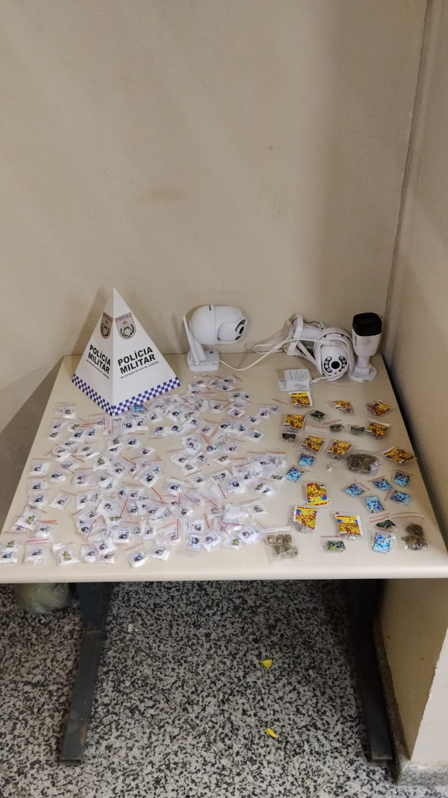 PM apreende drogas e câmeras de monitoramento em Paraty