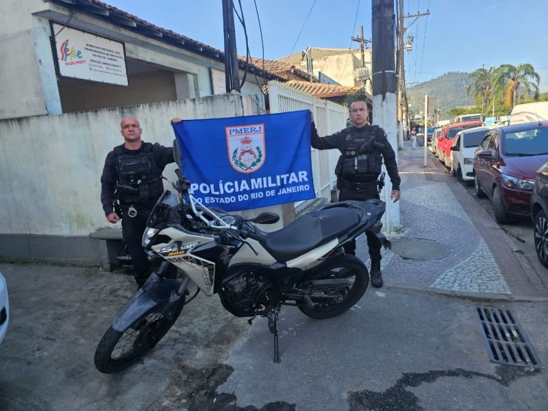 Moto roubada é recuperada e dois são detidos em Angra dos Reis
