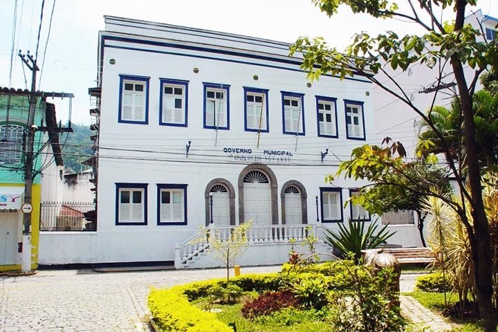 Farmacêutico  é acusado de “difamar” a Prefeitura de Angra