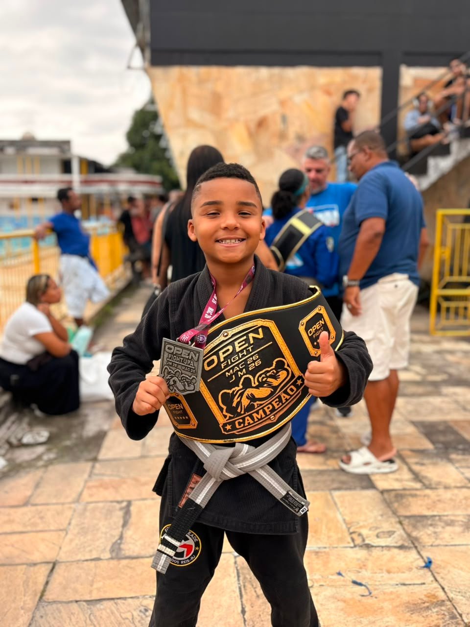 Willian Godinho da equipe Gileade conquista ouro e cinturão no Open fight JPA