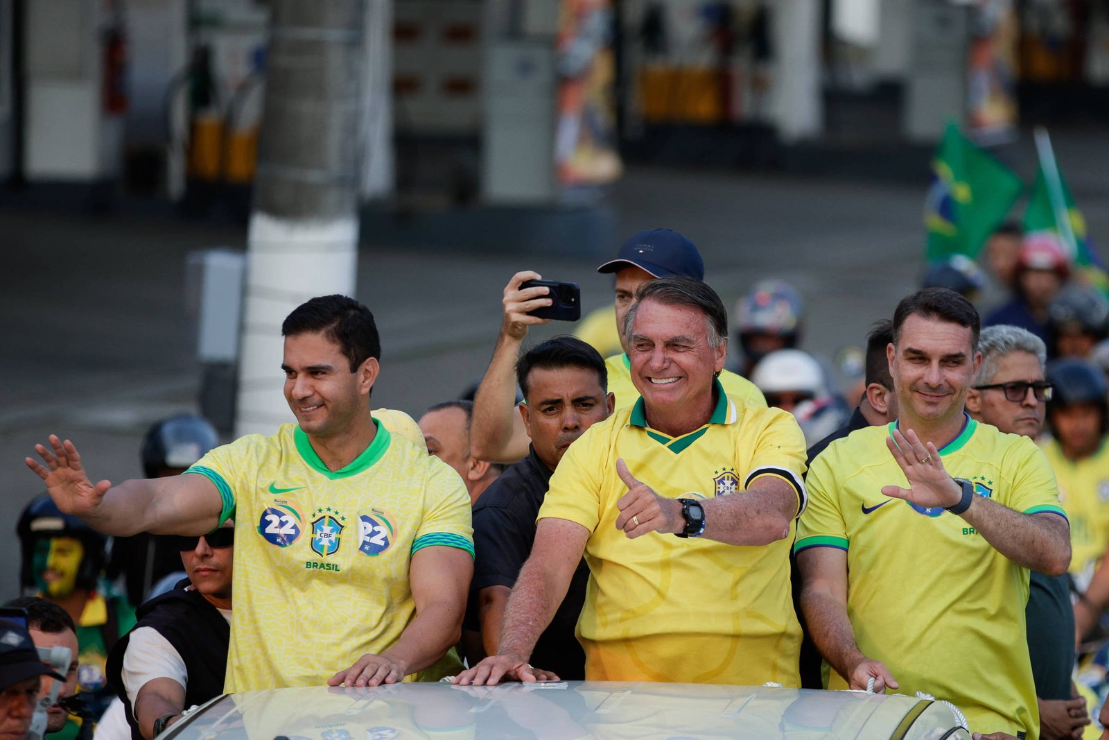 Apoio da família Bolsonaro a Renato Araújo no Rio não muda