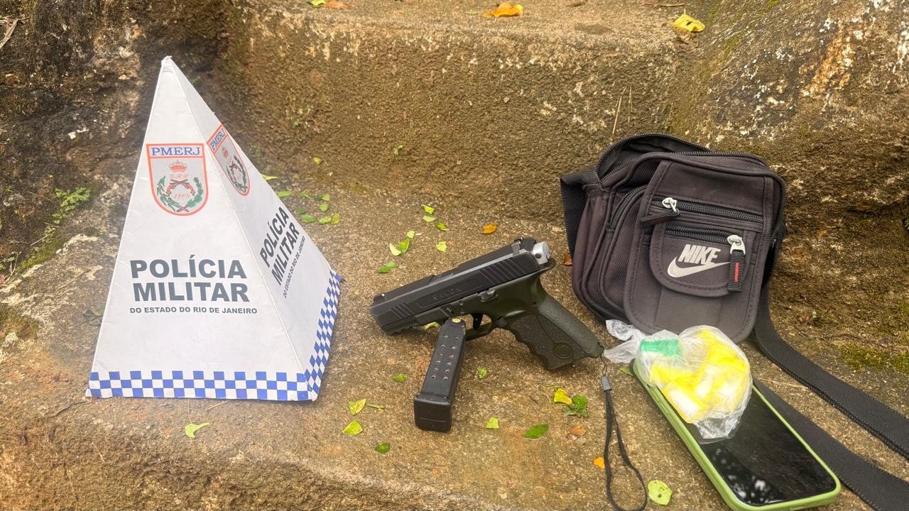 Jovem é preso com arma e drogas em Angra dos Reis