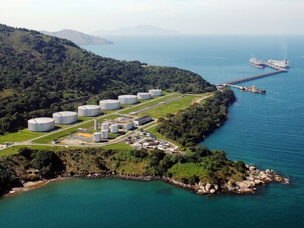 Transpetro tenta (novamente) ampliar seu terminal de petróleo na Baía da Ilha Grande