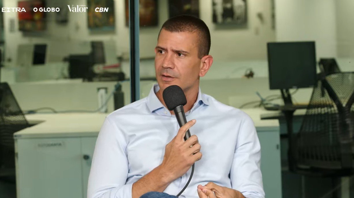Douglas Ruas propõe 'Estado Permanente' em comunidades do Rio