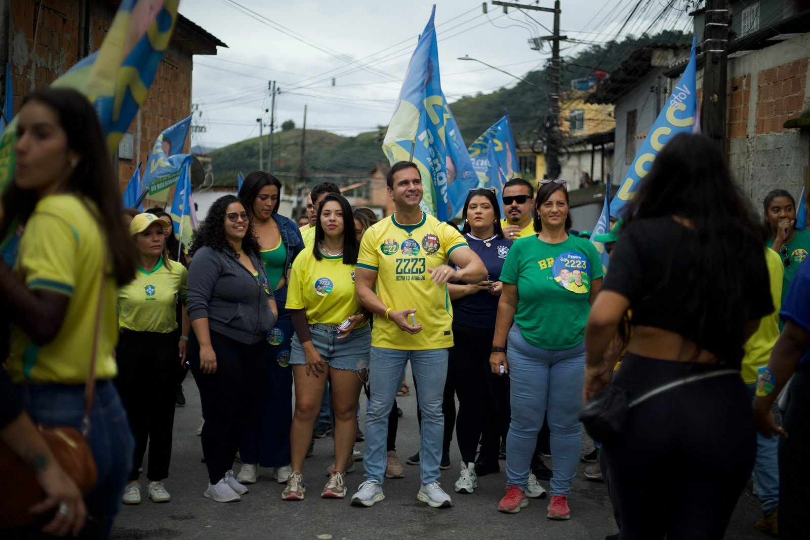 Renato Araújo percorre bairros de Angra e ouve clamor popular por melhorias
