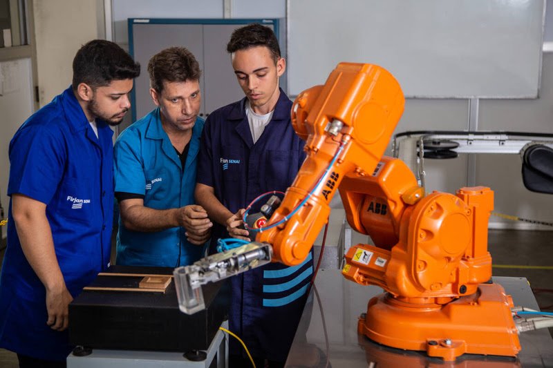 Firjan oferece quase 700 vagas de emprego na plataforma Escritório de Carreira da Indústria
