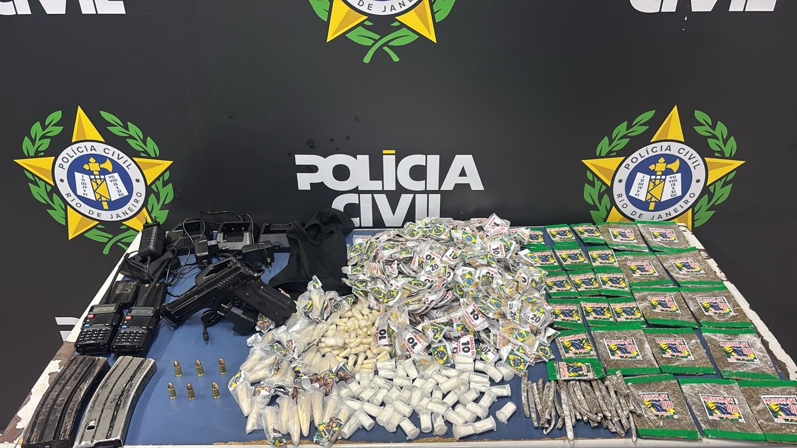 Polícia Civil apreende drogas, pistola e equipamentos de comunicação durante operação na Sapinhatuba I