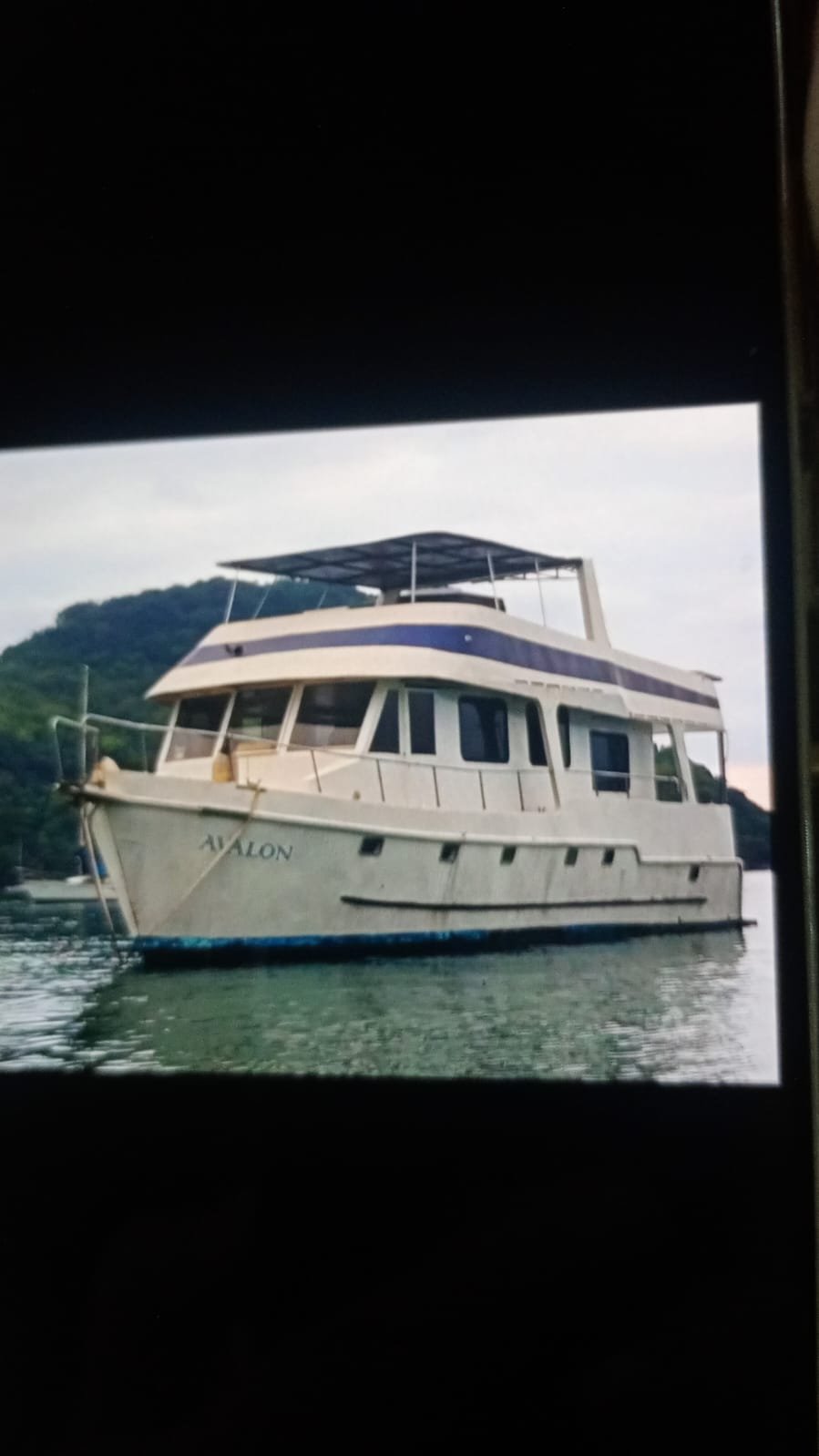 Barco que virou e o proprietário desapareceu!